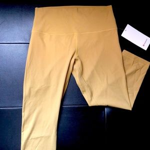 NWT Lululemon crop leggings 🍋